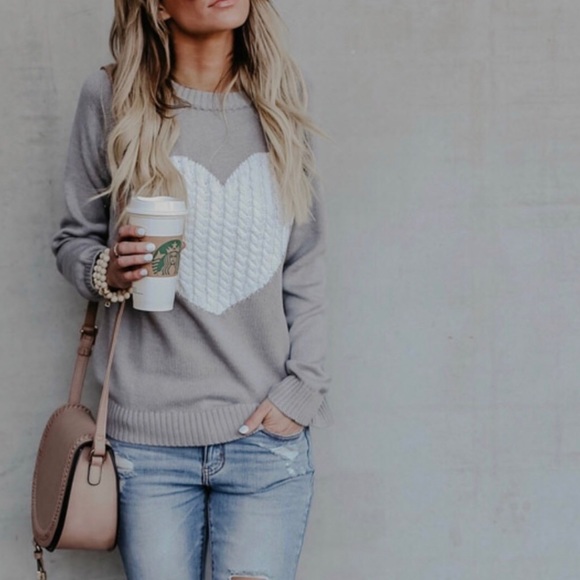 Boutique Sweaters - ✨Gray & White Cable Knit Heart Patterned Sweater✨
